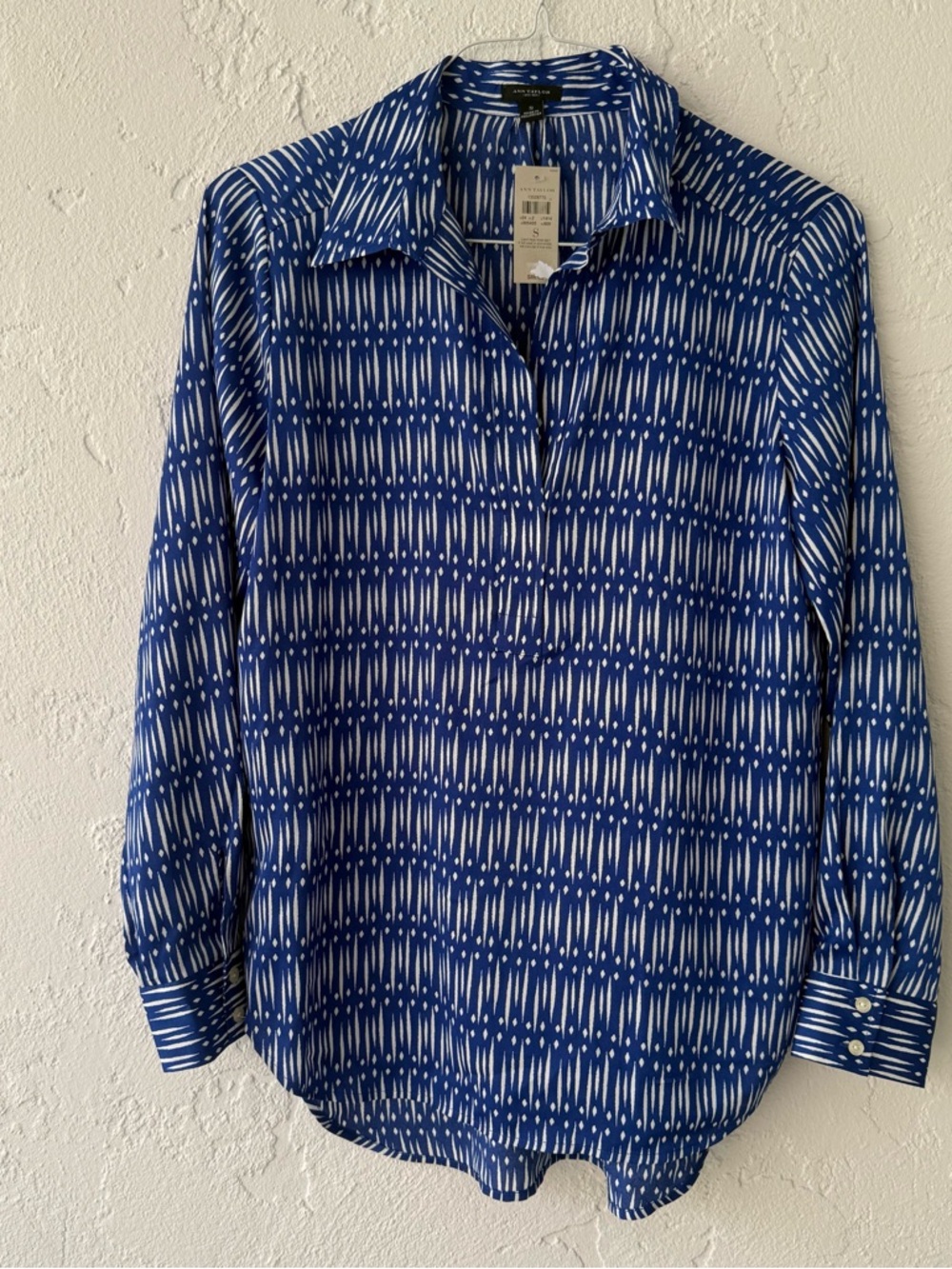 NWT Ann Taylor Blue and White Geometric Button-Down Tunic Shirt